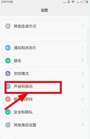 海南一救护车在西藏拉警报旅游，当地警方称已处罚教育，涉事司机违反了哪些规定？