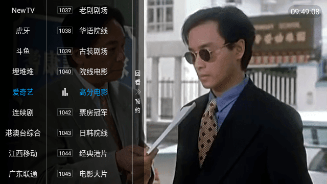 印度发生虎豹大战，雌性老虎跳上3米高树，将豹子一口咬死